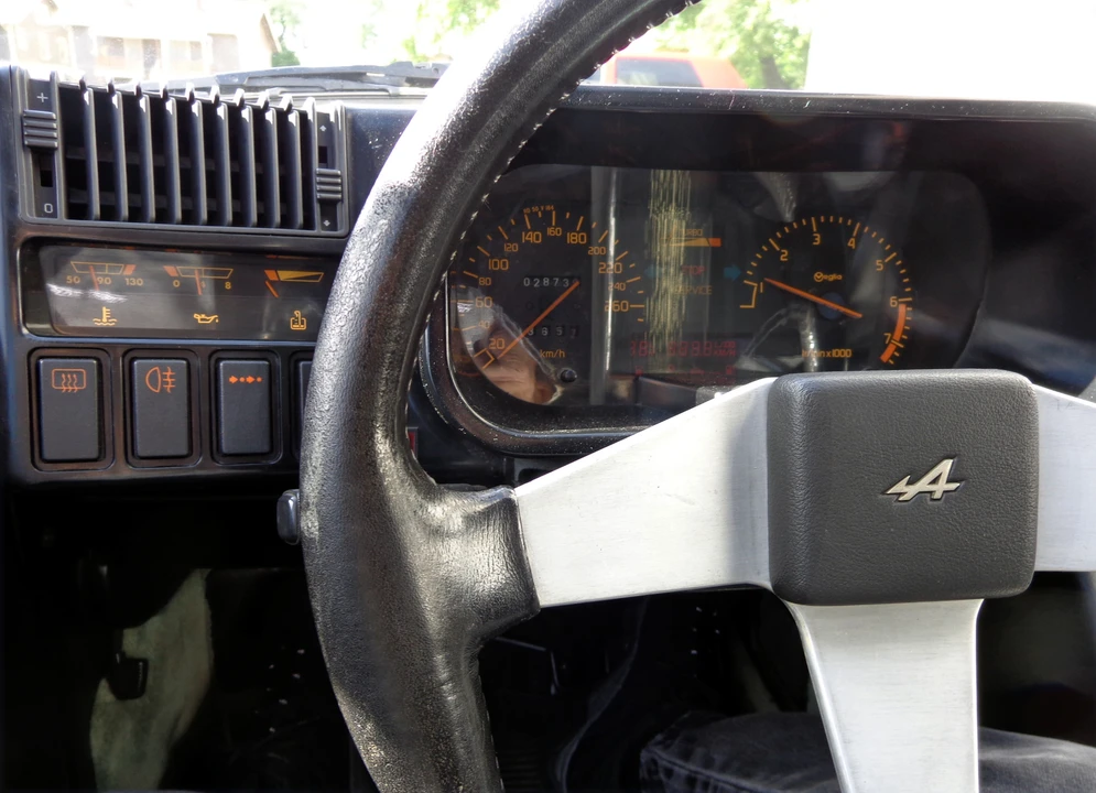 1990 Alpine - Image 29 of 31