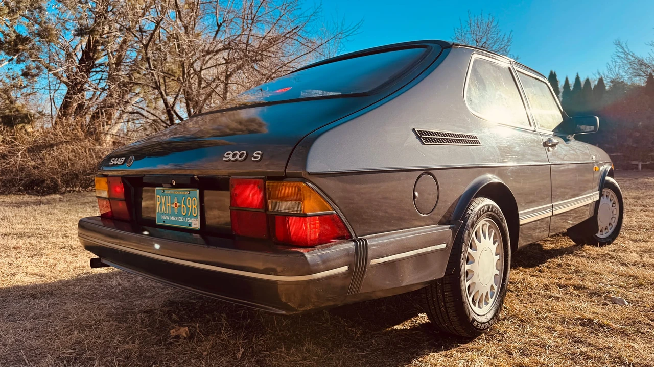 1990 Saab 900 1st Gen - Image 25 of 31