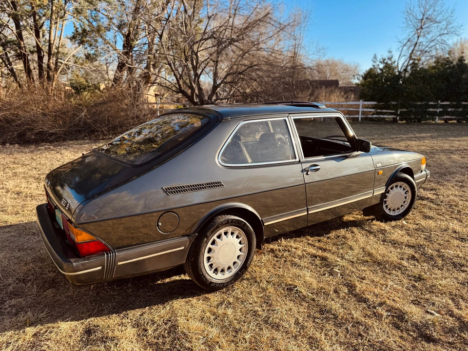1990 Saab 900 1st Gen - Image 21 of 31
