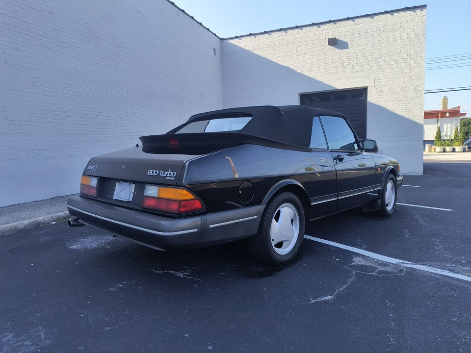 1990 Saab 900 - Image 3 of 21