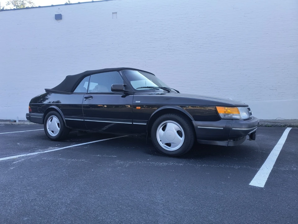 1990 Saab 900 - Image 2 of 21