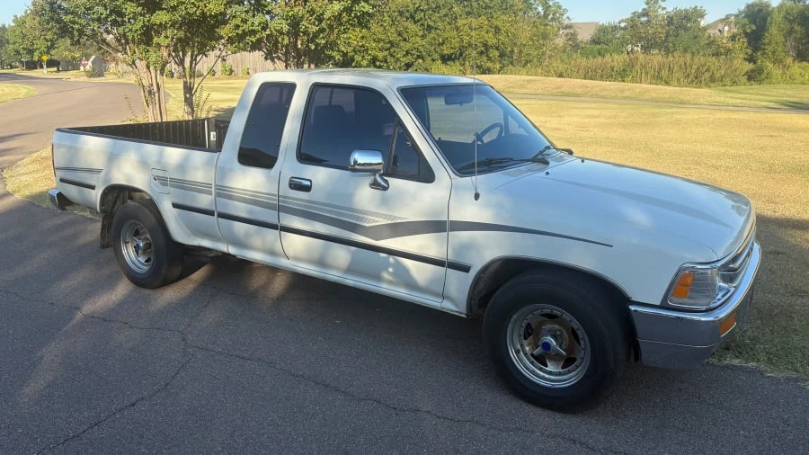 1990 Toyota Dolphin - Image 2 of 9
