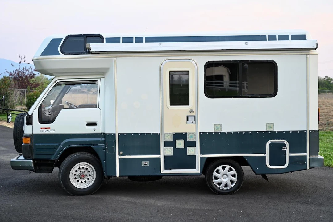 1990 Toyota HiAce 4th Gen - Image 14 of 31