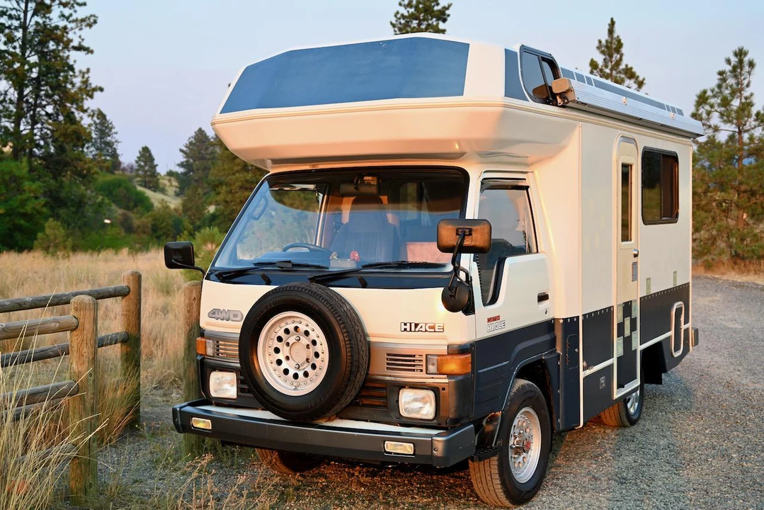 1990 Toyota HiAce 4th Gen - Image 7 of 31