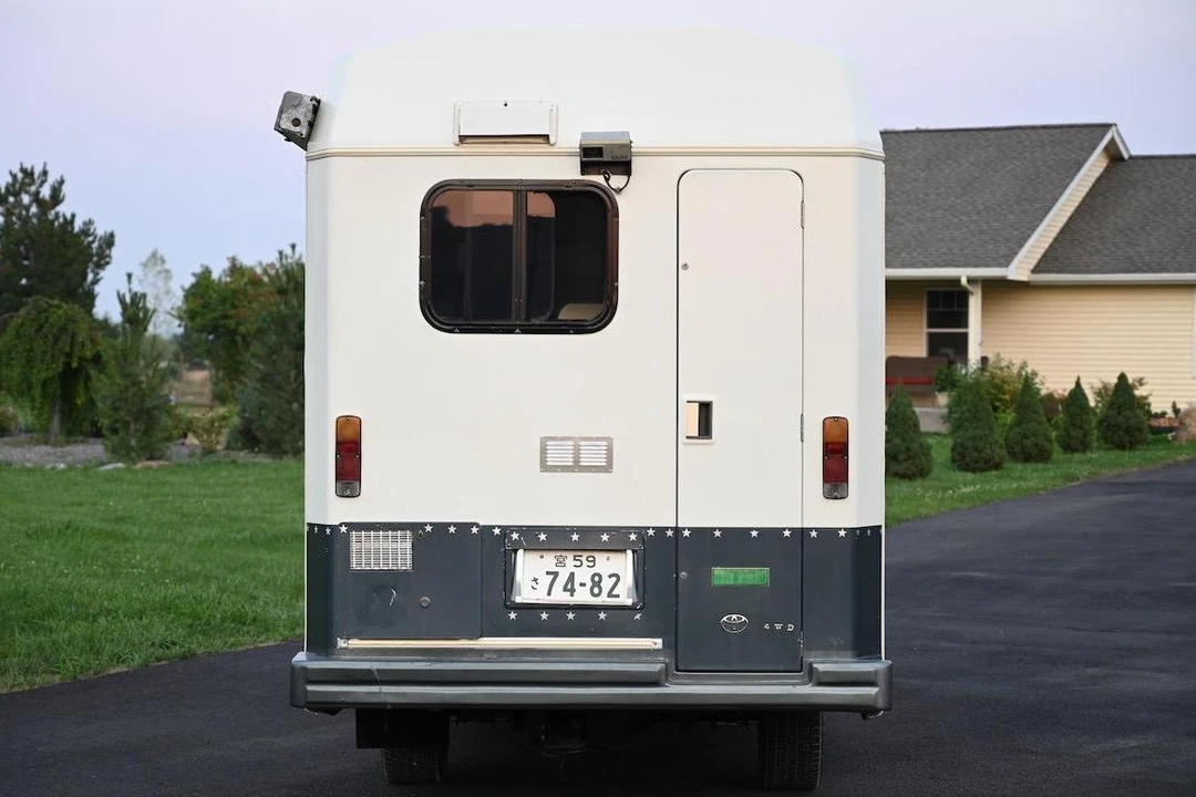 1990 Toyota HiAce 4th Gen - Image 5 of 31
