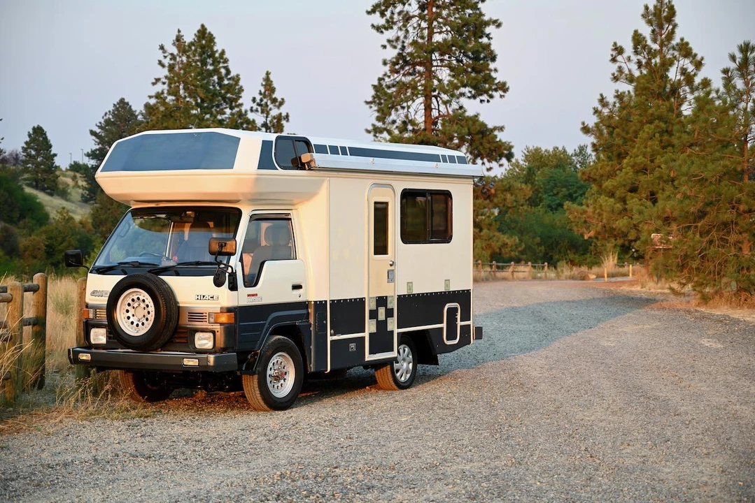 1990 Toyota HiAce 4th Gen - Image 10 of 31