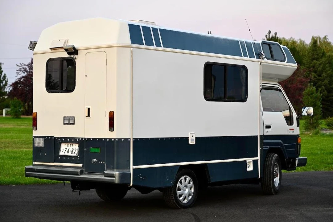 1990 Toyota HiAce 4th Gen - Image 4 of 31