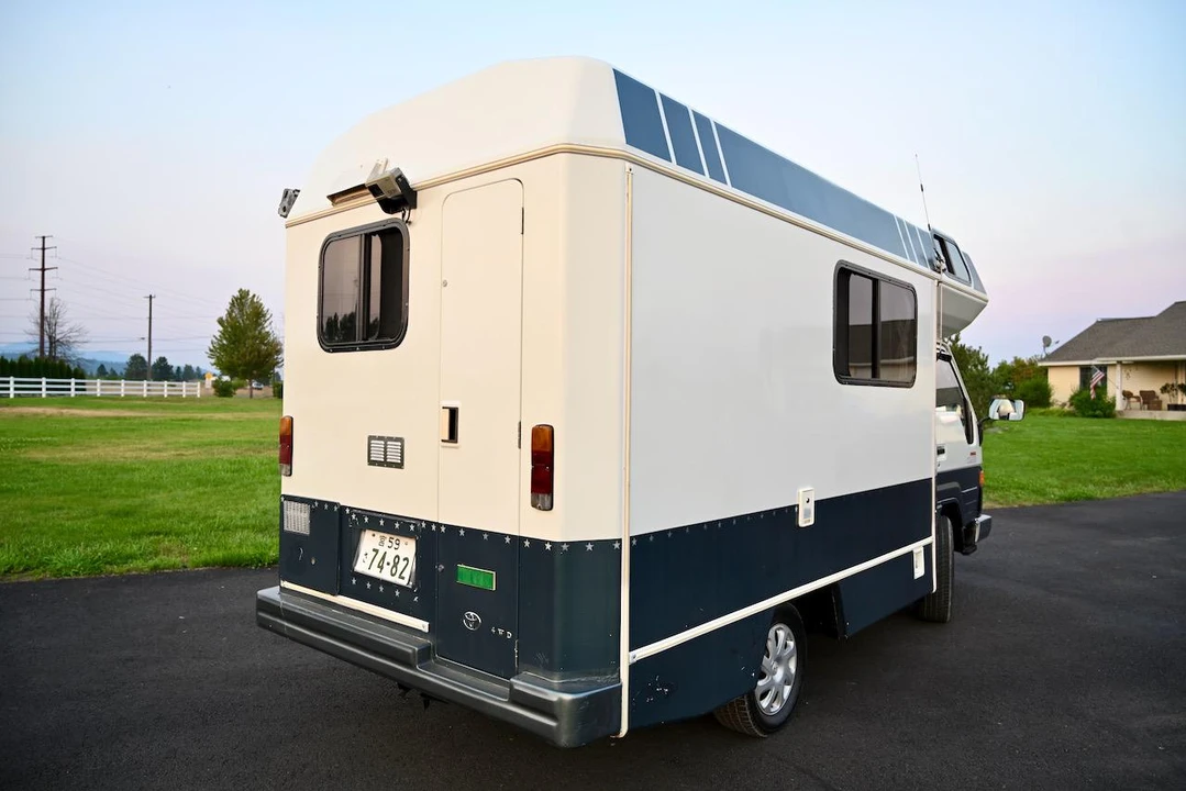 1990 Toyota HiAce 4th Gen - Image 21 of 31