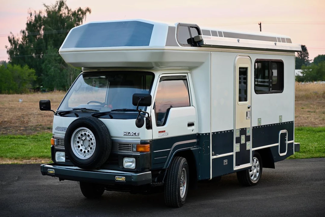 1990 Toyota HiAce 4th Gen - Image 11 of 31