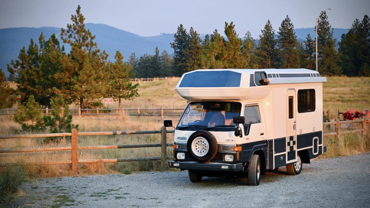 1990 Toyota HiAce 4th Gen - Image 9 of 31