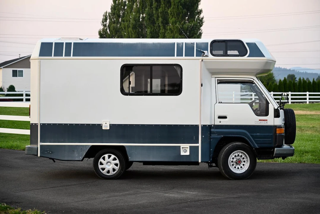 1990 Toyota HiAce 4th Gen - Image 22 of 31