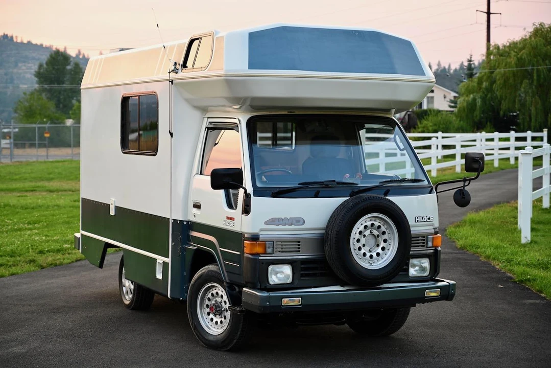 1990 Toyota HiAce 4th Gen - Image 26 of 31