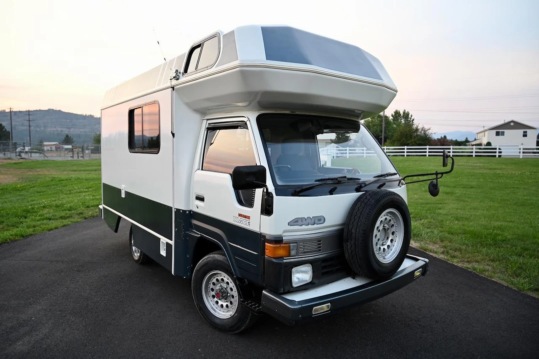 1990 Toyota HiAce 4th Gen - Image 25 of 31