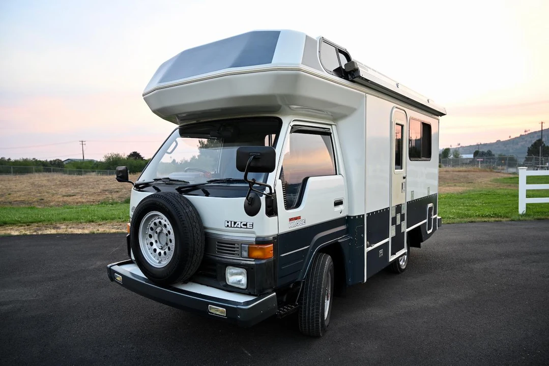 1990 Toyota HiAce 4th Gen - Image 8 of 31