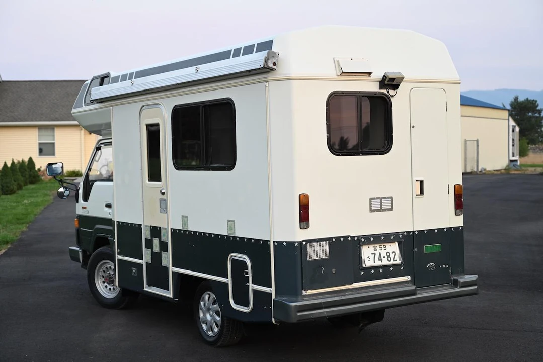 1990 Toyota HiAce 4th Gen - Image 19 of 31