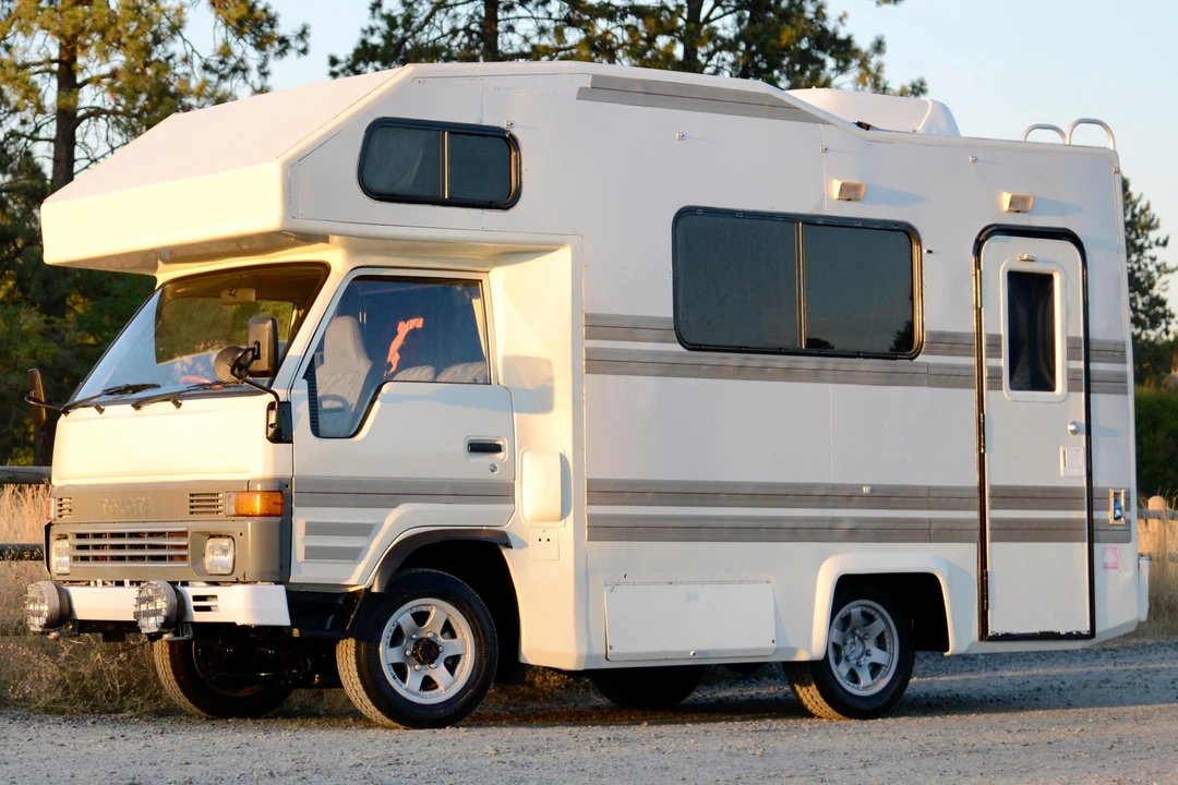 1990 Toyota HiAce 4th Gen - Image 12 of 31
