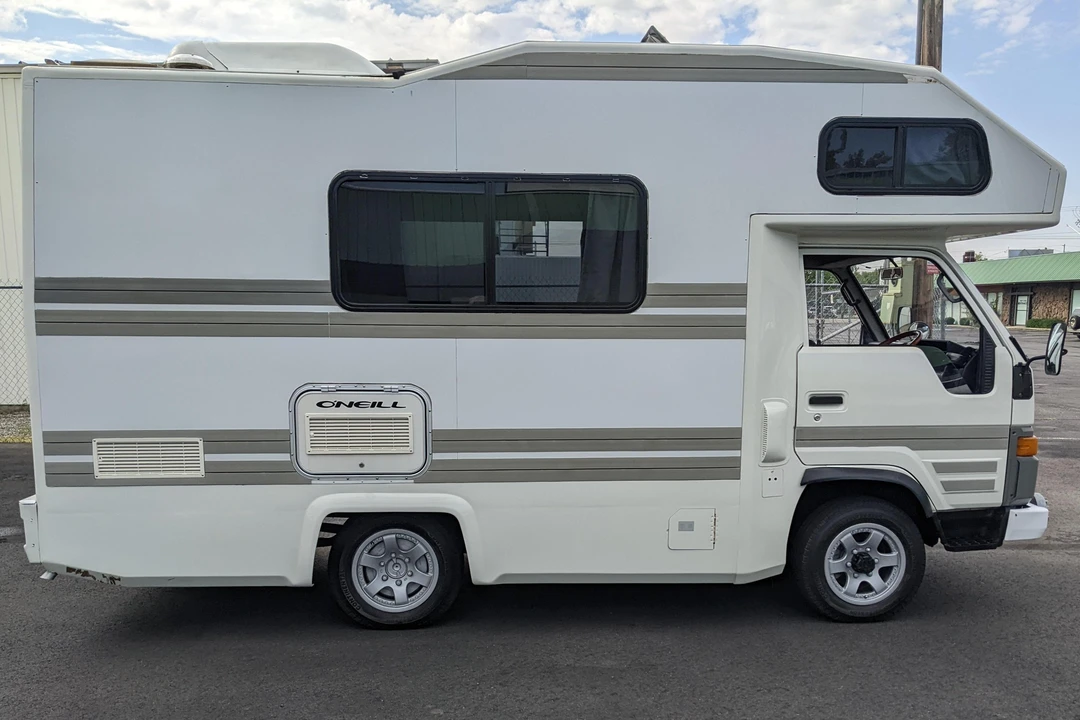 1990 Toyota HiAce 4th Gen - Image 3 of 31