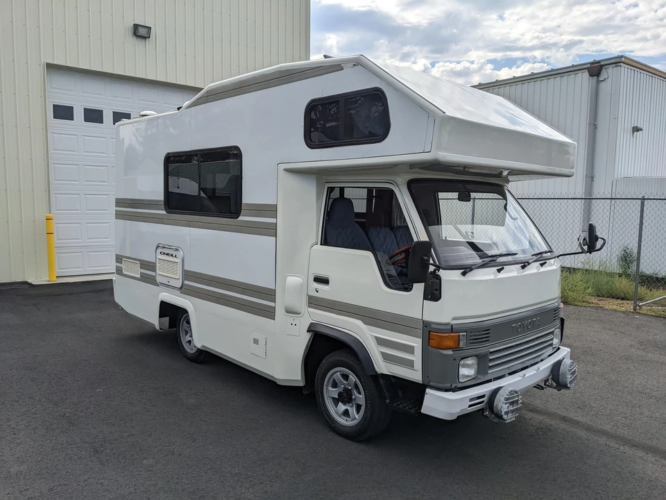 1990 Toyota HiAce 4th Gen - Image 16 of 31