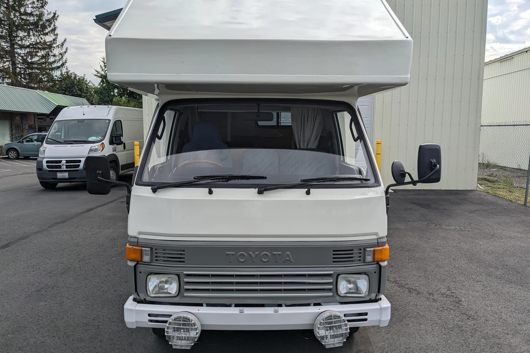 1990 Toyota HiAce 4th Gen - Image 6 of 31