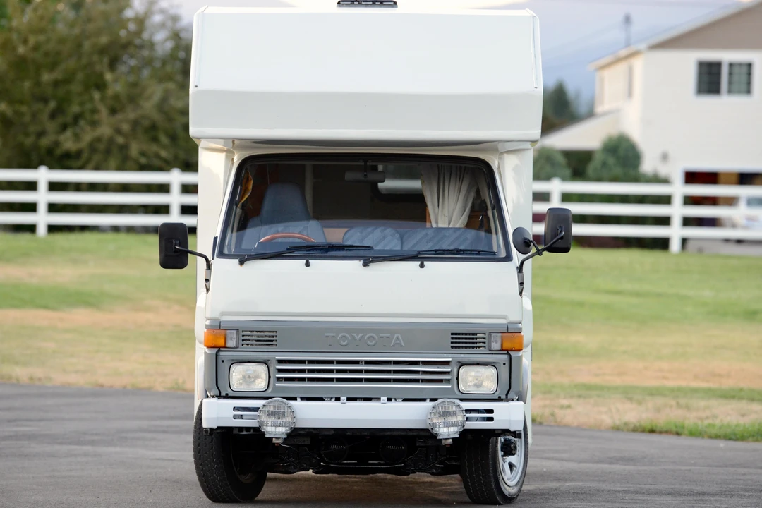 1990 Toyota HiAce 4th Gen - Image 2 of 31