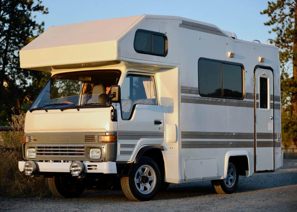 1990 Toyota HiAce 4th Gen - Image 11 of 31