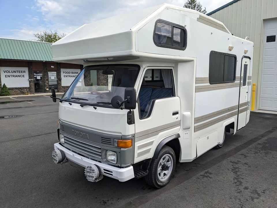 1990 Toyota HiAce 4th Gen - Image 10 of 31