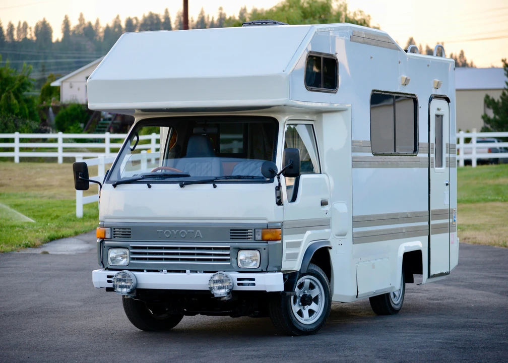 1990 Toyota HiAce 4th Gen - Image 9 of 31