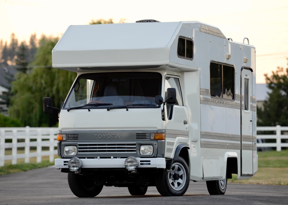1990 Toyota HiAce 4th Gen - Image 8 of 31