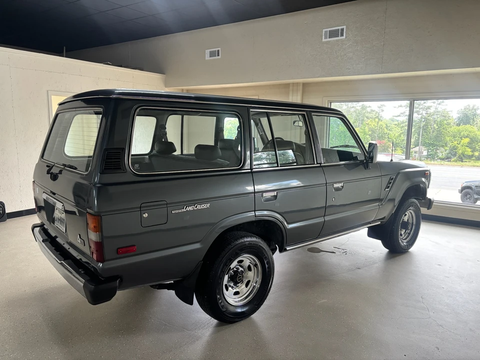 1990 Toyota J60 Land Cruiser - Image 9 of 31