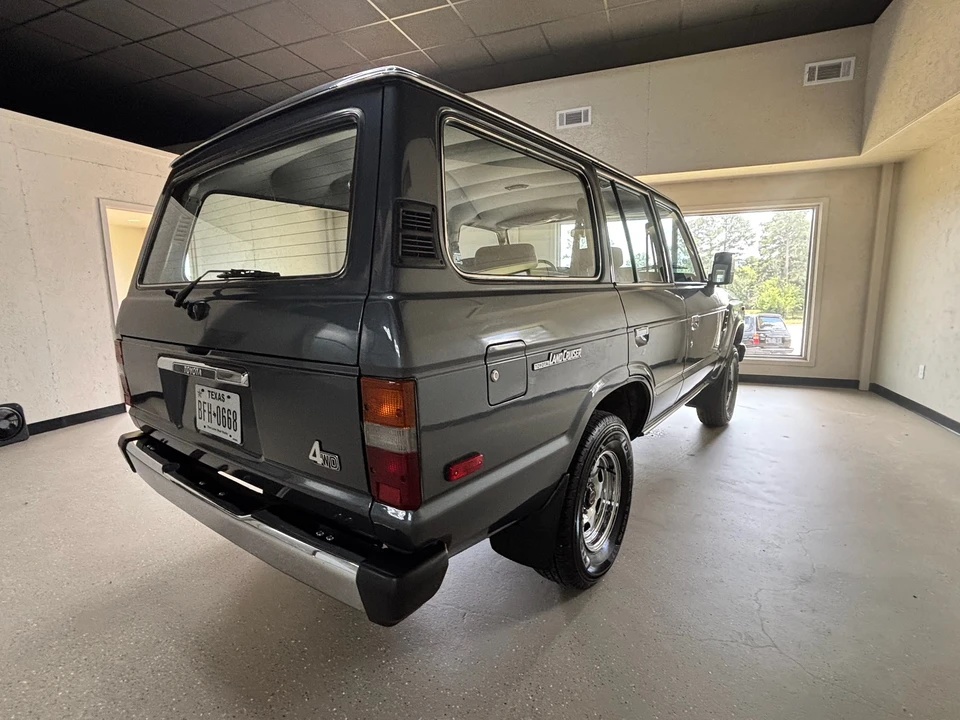 1990 Toyota J60 Land Cruiser - Image 7 of 31