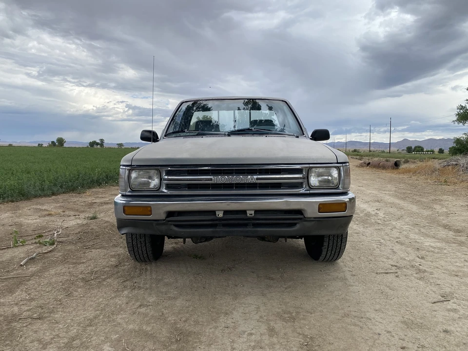 1990 Toyota Hilux 5th Gen - Image 2 of 31