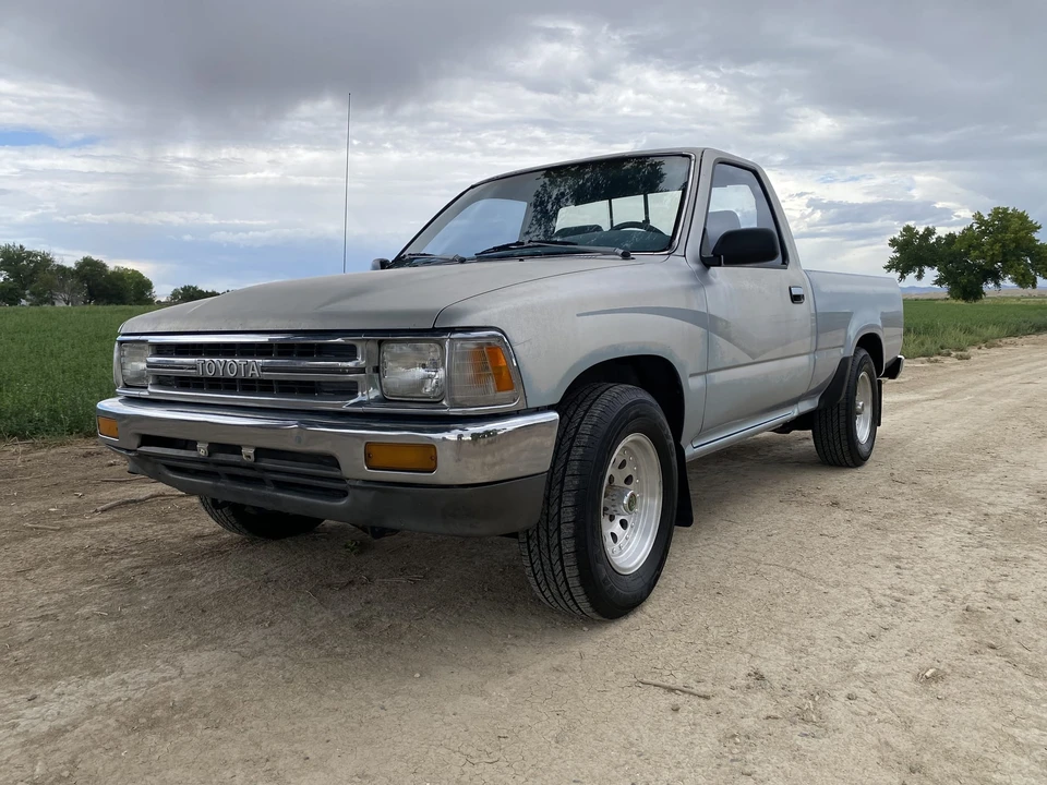 1990 Toyota Hilux 5th Gen - Image 3 of 31