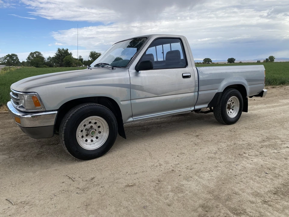 1990 Toyota Hilux 5th Gen - Image 4 of 31