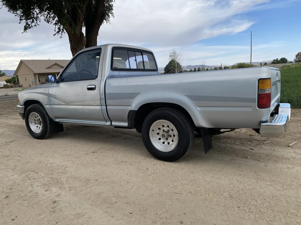 1990 Toyota Hilux 5th Gen - Image 6 of 31