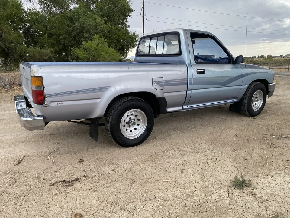 1990 Toyota Hilux 5th Gen - Image 10 of 31