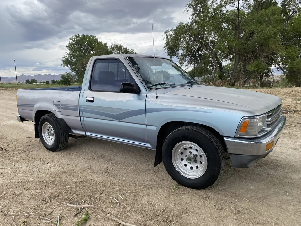 1990 Toyota Hilux 5th Gen - Image 12 of 31