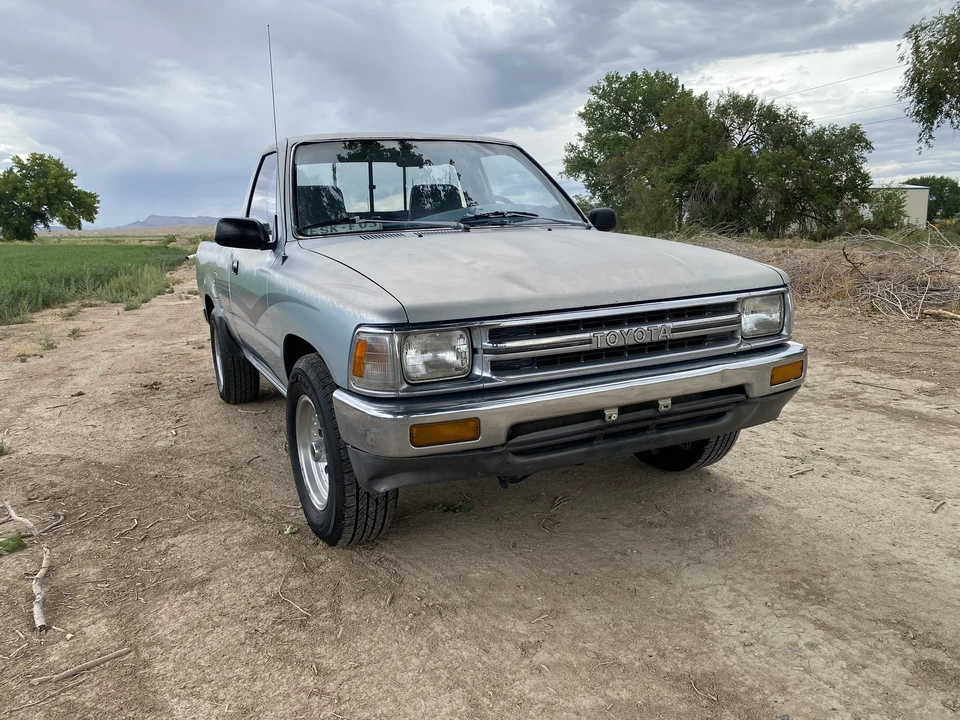 1990 Toyota Hilux 5th Gen - Image 13 of 31
