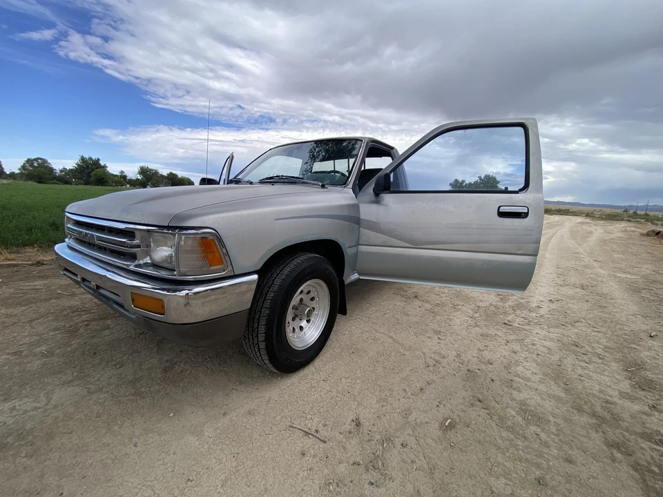 1990 Toyota Hilux 5th Gen - Image 16 of 31