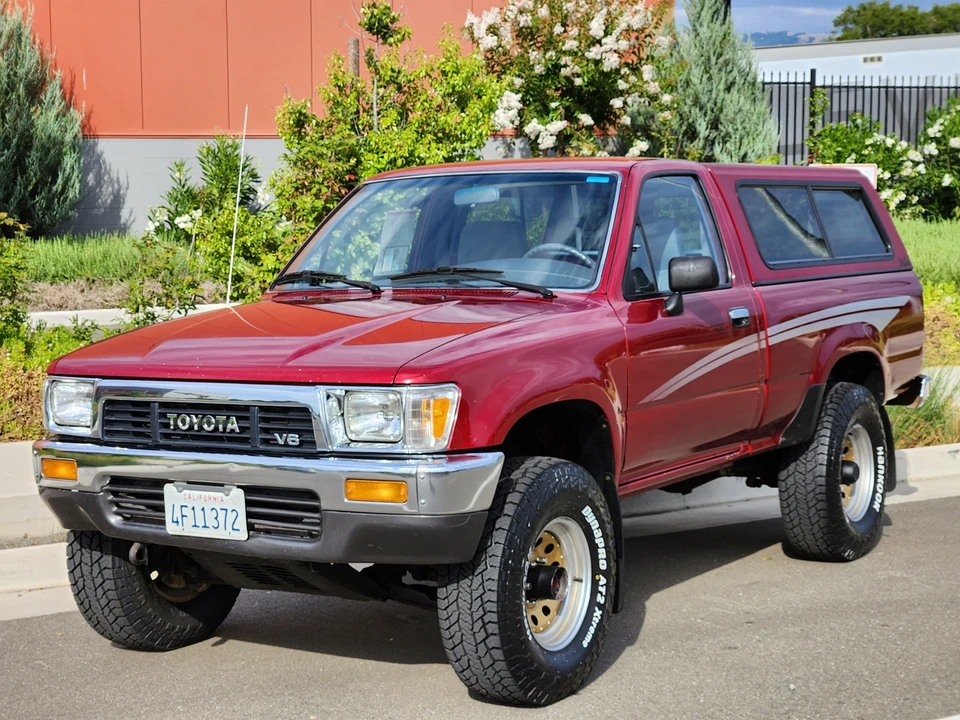 1990 Toyota Hilux 5th Gen - Image 2 of 31