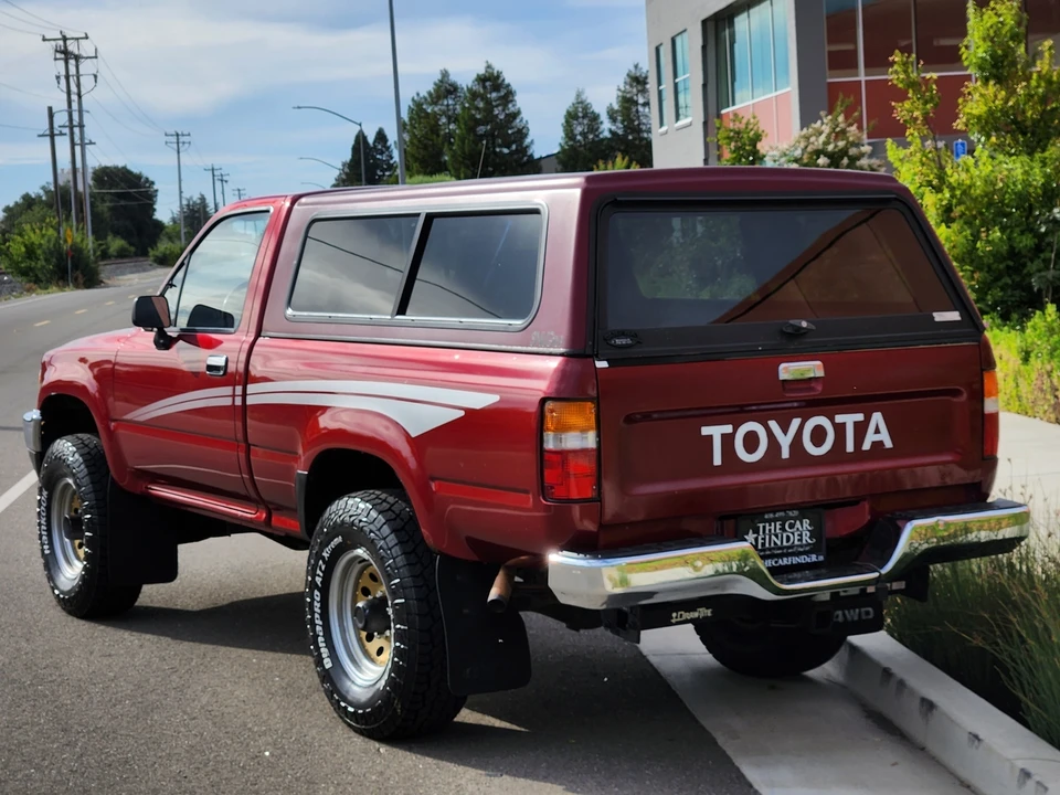 1990 Toyota Hilux 5th Gen - Image 16 of 31