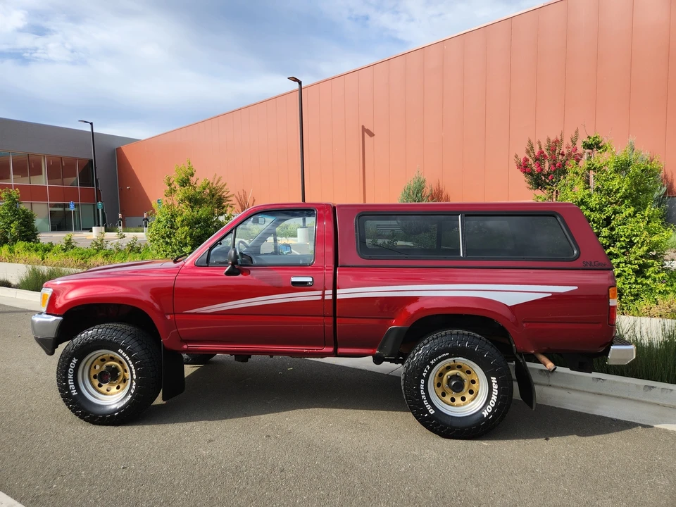 1990 Toyota Hilux 5th Gen - Image 11 of 31