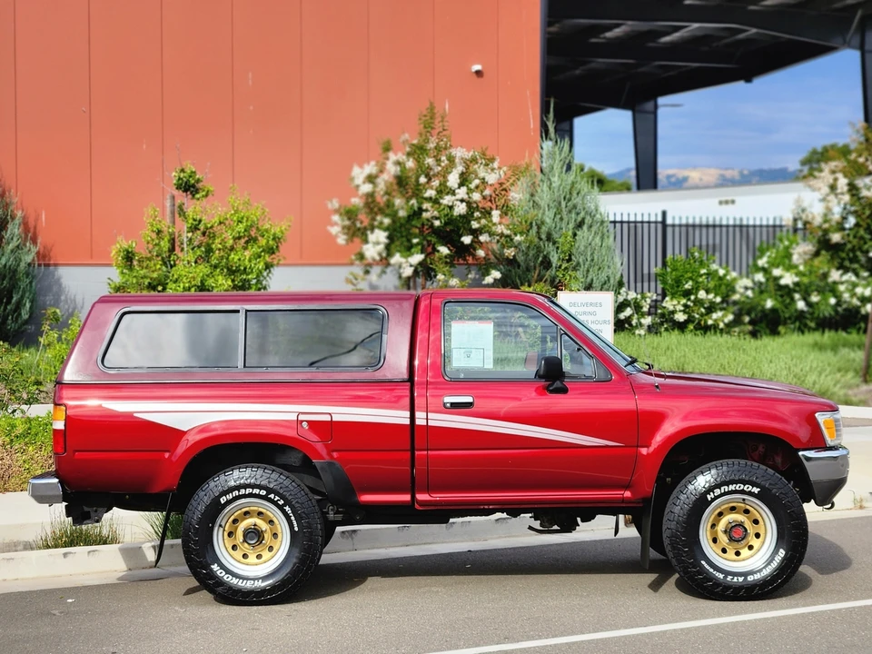 1990 Toyota Hilux 5th Gen - Image 25 of 31