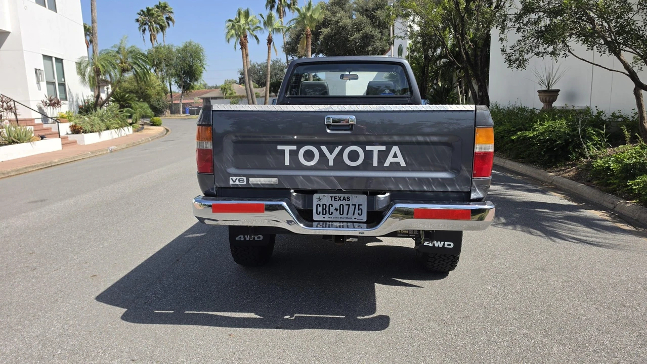 1990 Toyota Hilux 5th Gen - Image 7 of 31