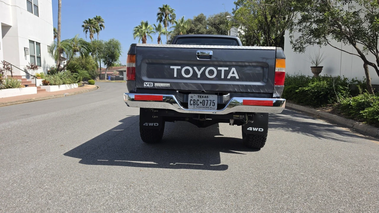 1990 Toyota Hilux 5th Gen - Image 8 of 31