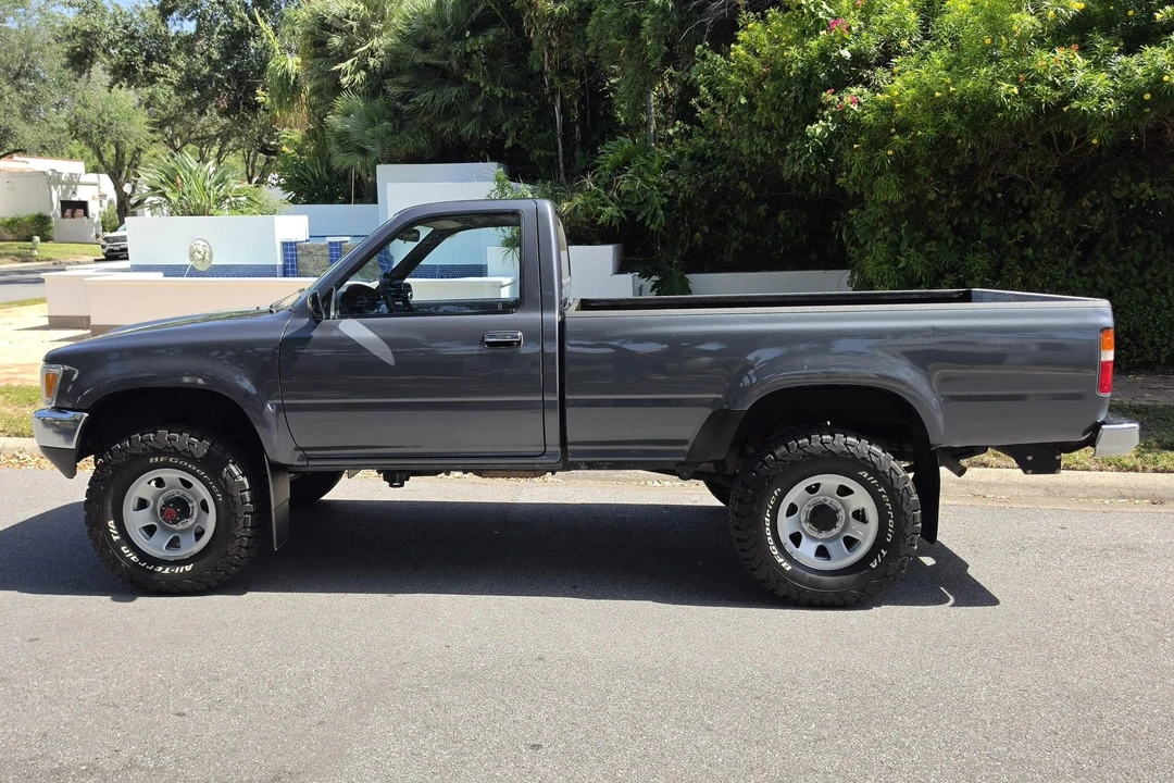 1990 Toyota Hilux 5th Gen - Image 4 of 31