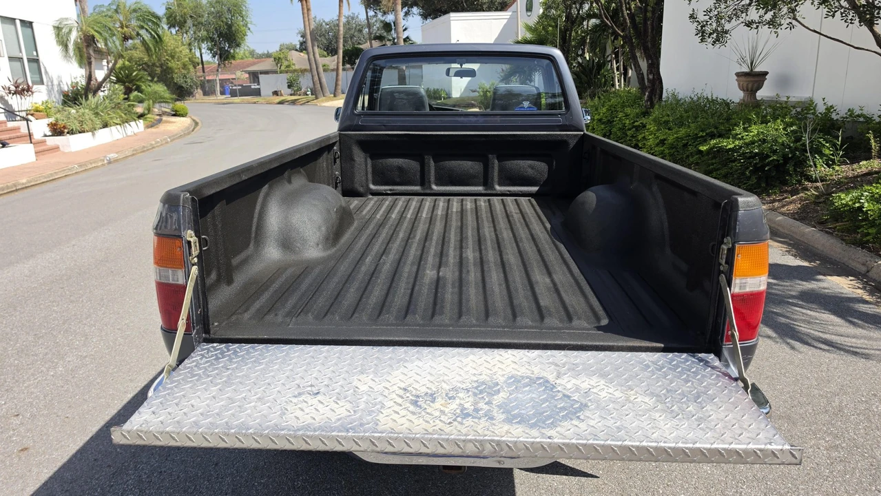 1990 Toyota Hilux 5th Gen - Image 31 of 31