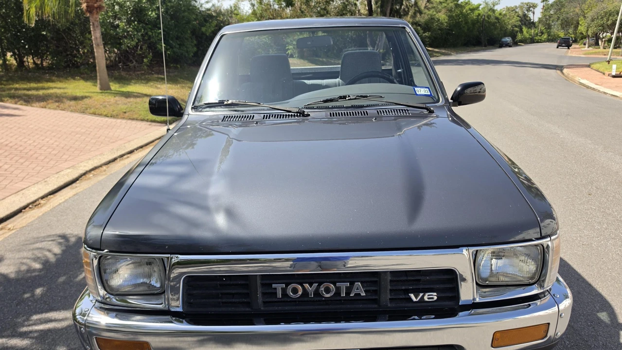 1990 Toyota Hilux 5th Gen - Image 16 of 31