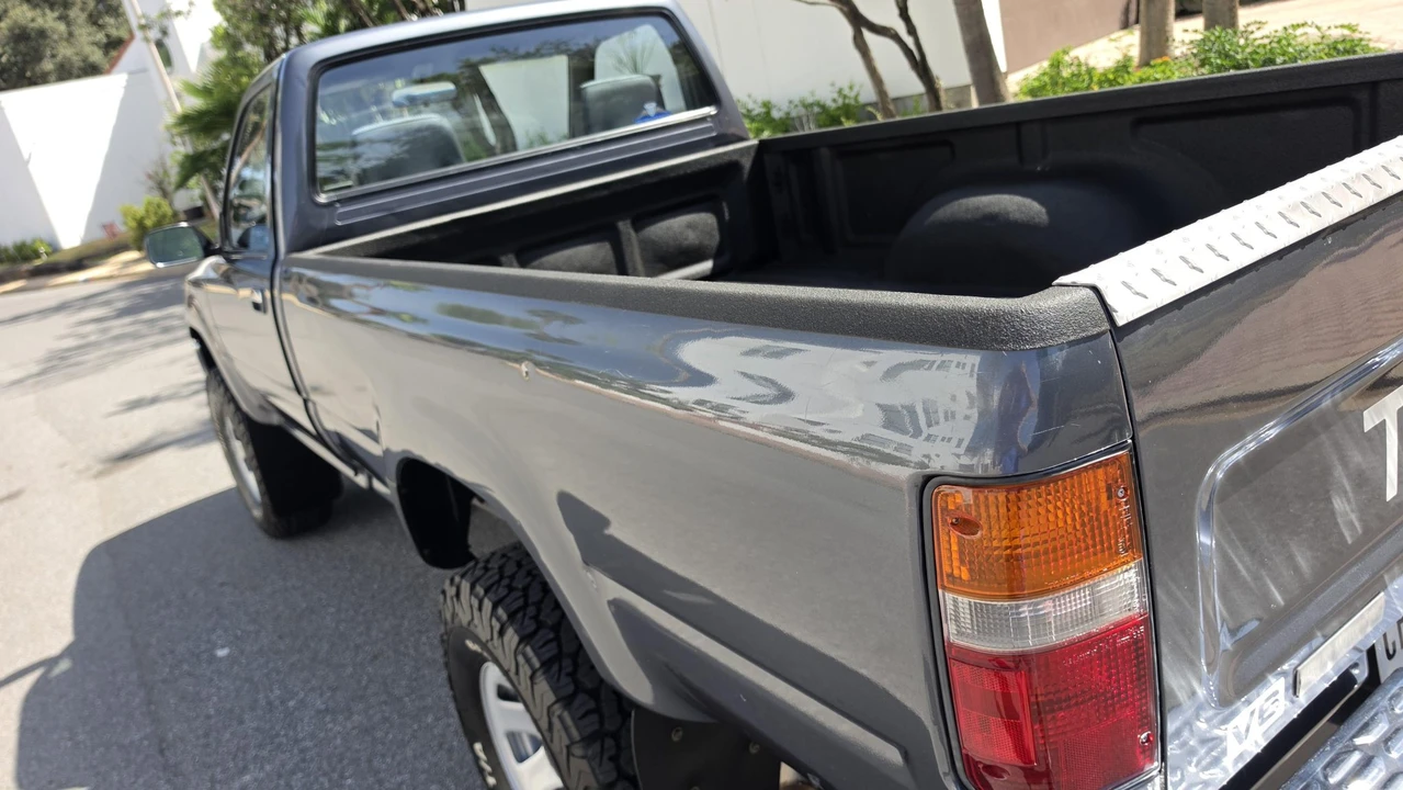 1990 Toyota Hilux 5th Gen - Image 19 of 31