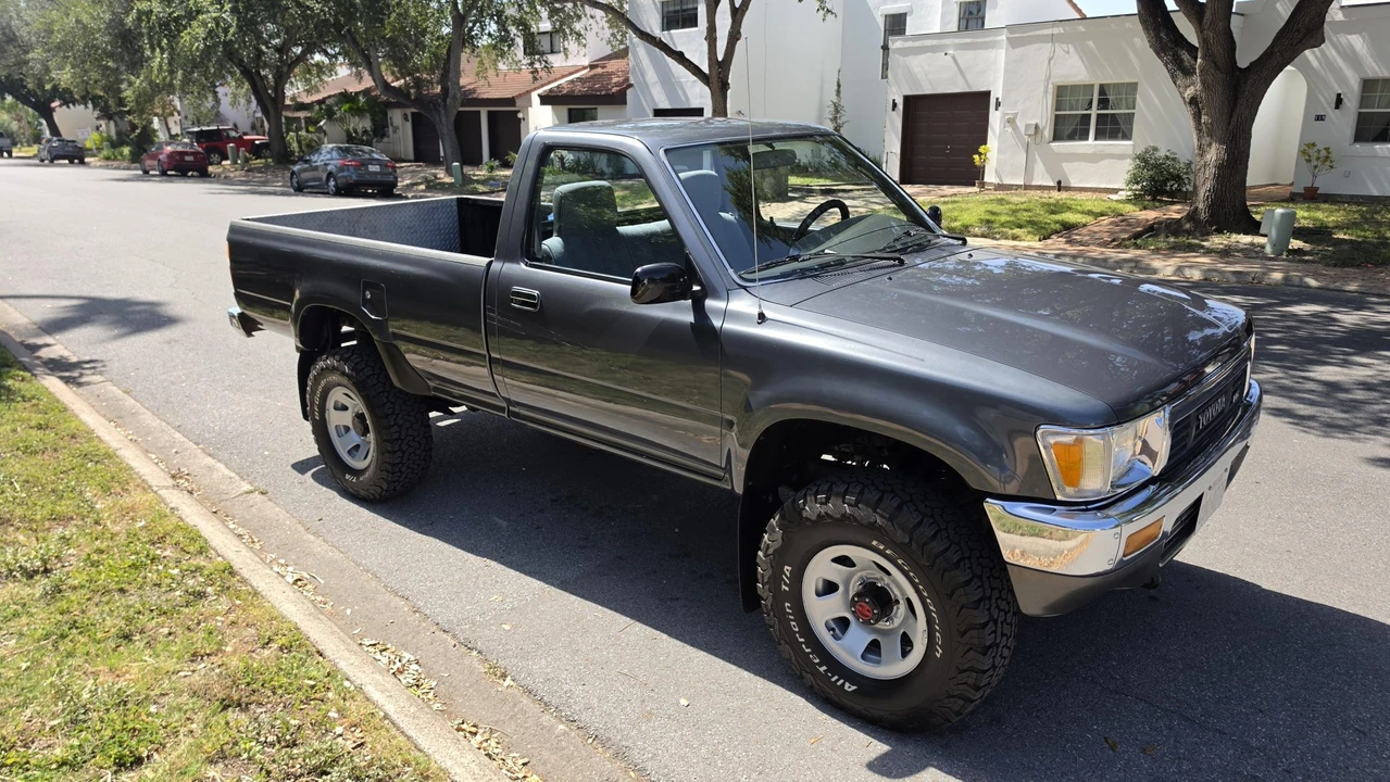 1990 Toyota Hilux 5th Gen - Image 13 of 31