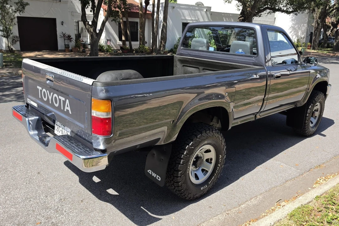 1990 Toyota Hilux 5th Gen - Image 10 of 31